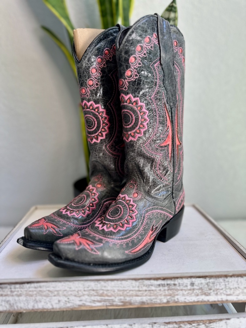 🤠🌵 Texas Leather Women's Western Cowboy Boots – Black & Pink Embroidered –